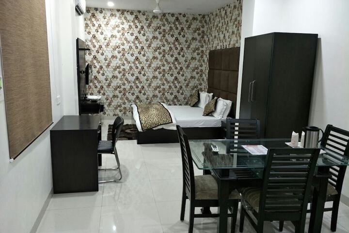 Room 4 of 24