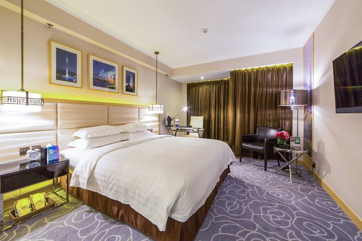 Room 4 of 28