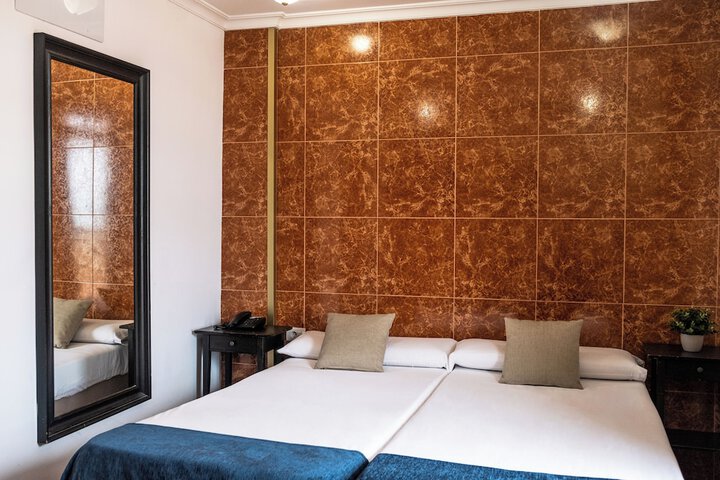 Room 5 of 31