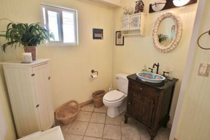 Room 4 of 73