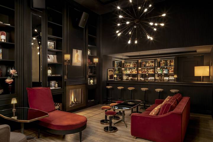 Lounge 55 of 63