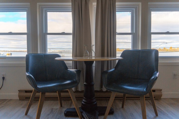 Room 52 of 183