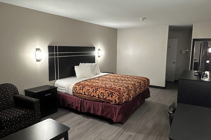 Room 5 of 9