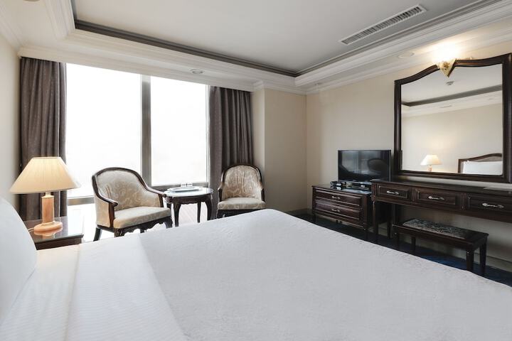 Room 4 of 38