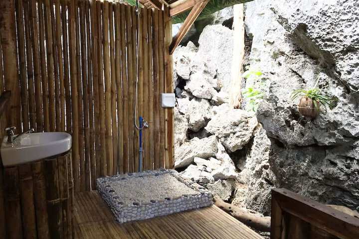 Room 6 of 7