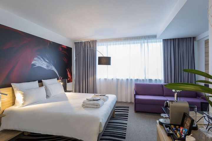 Room 52 of 278