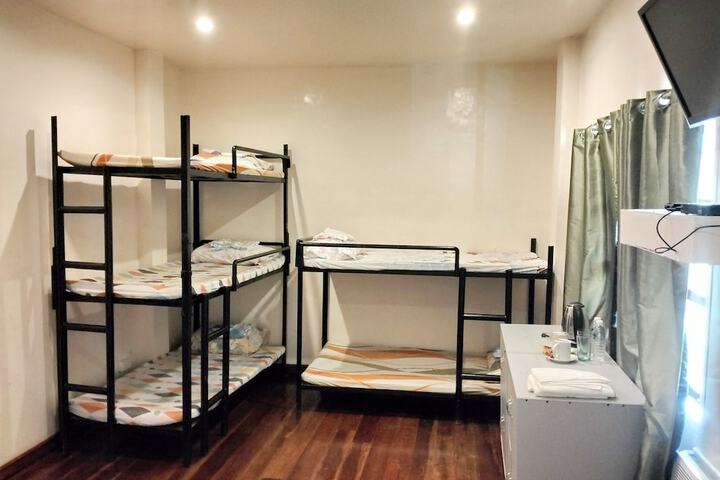 Room 13 of 76