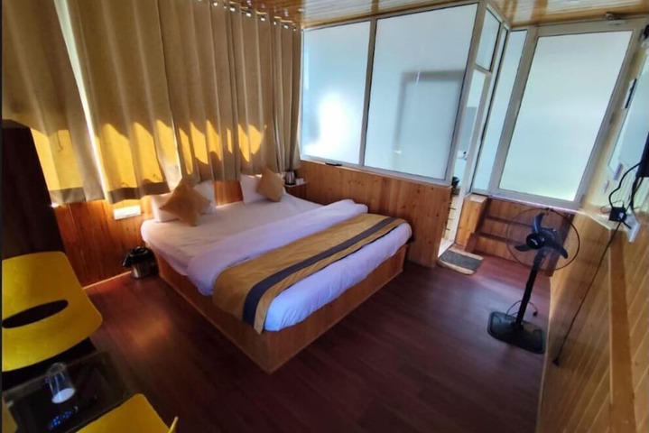 Room 11 of 25