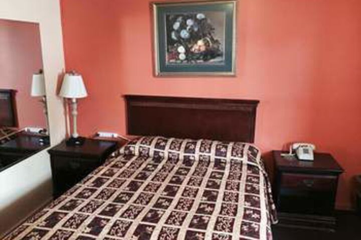 Room 9 of 28