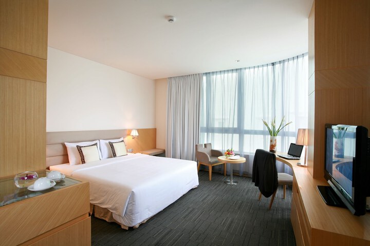 Room 27 of 65