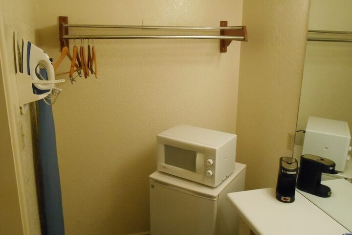 Room 16 of 28