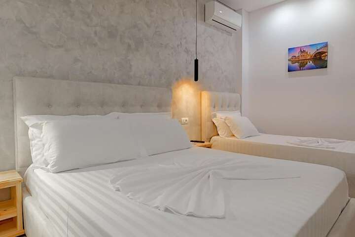 Room 37 of 141