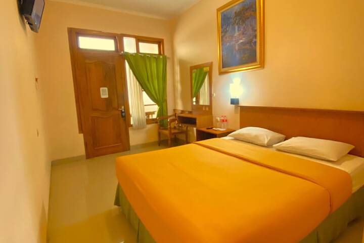Room 8 of 13