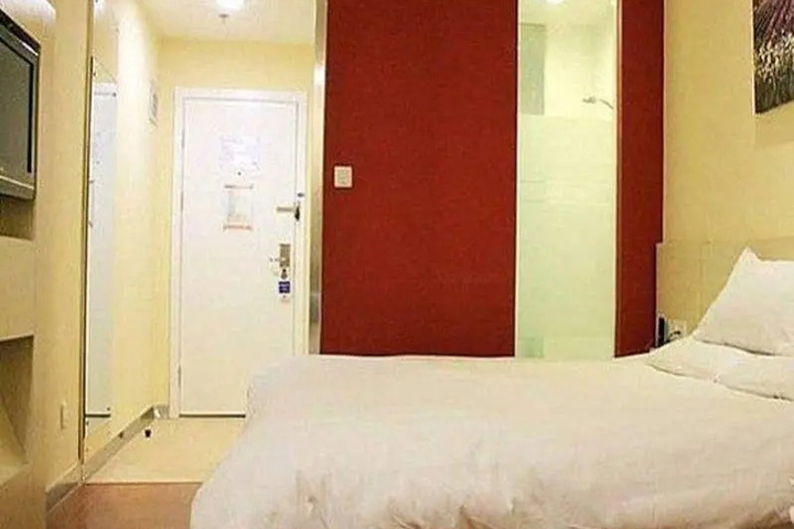 Room 4 of 4