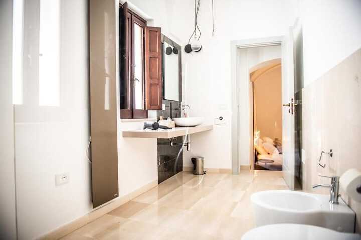 Room 44 of 49
