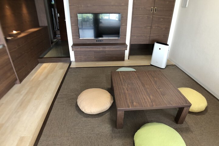 Room 9 of 40
