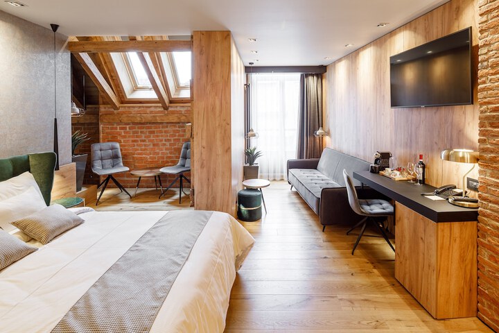 Room 33 of 50