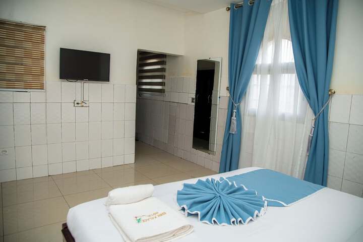 Room 15 of 110