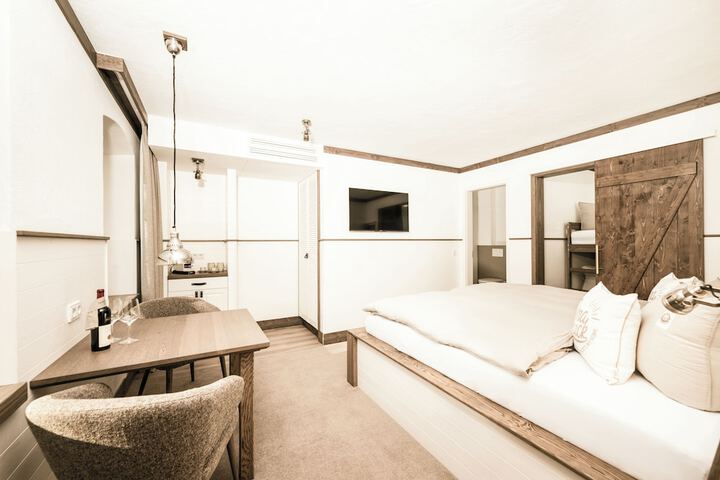 Room 9 of 82