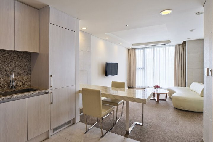 Room 27 of 62