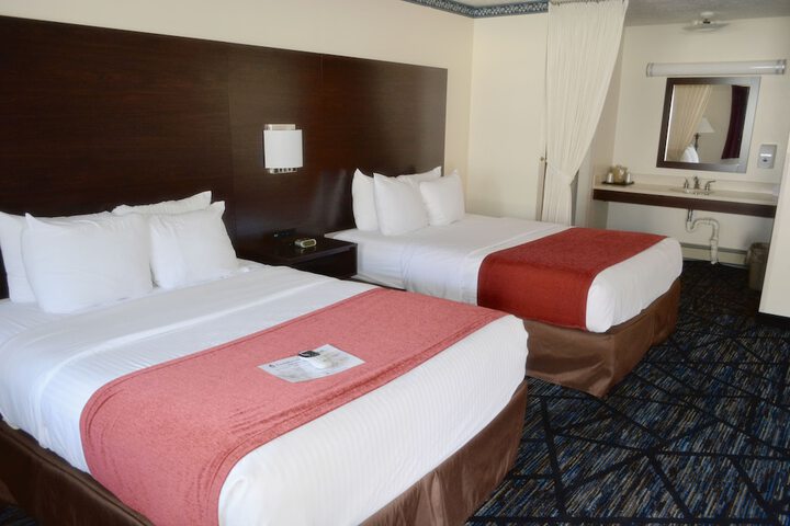1 Queen Bed (11 of 11)