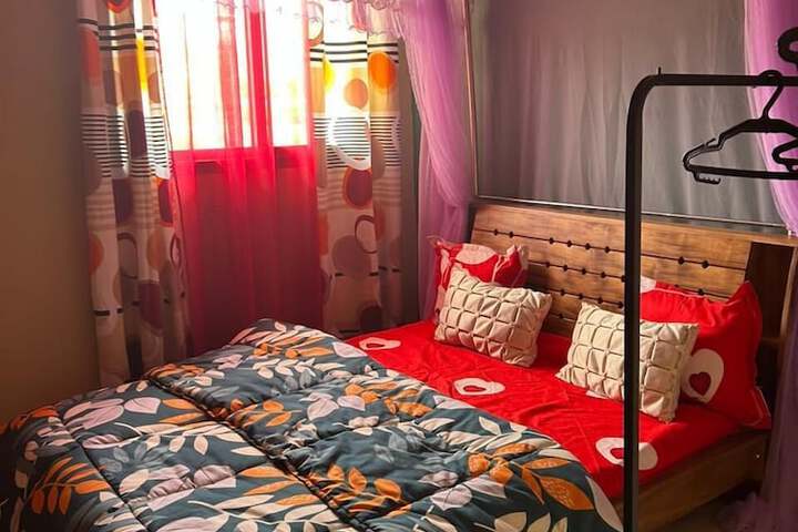 Room 4 of 8