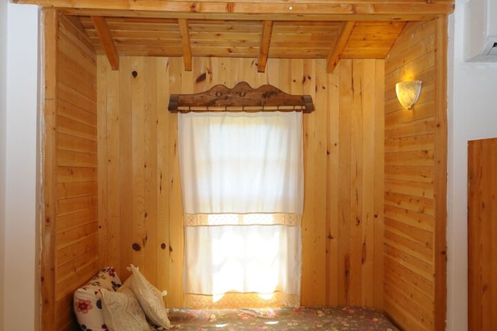 Room 6 of 127