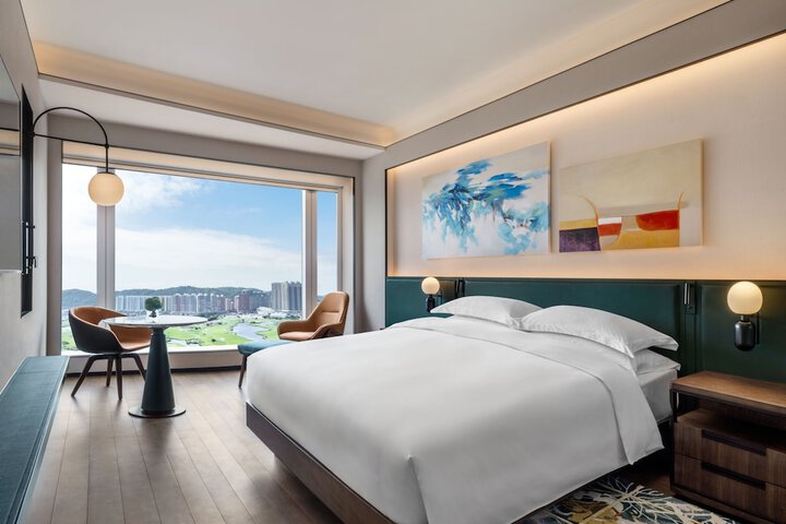 Room 5 of 52
