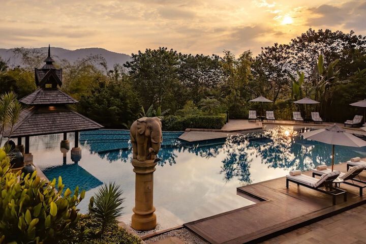 Pool Hotel