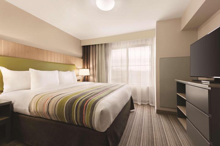 1 King Bed Accessible (5 of 16)