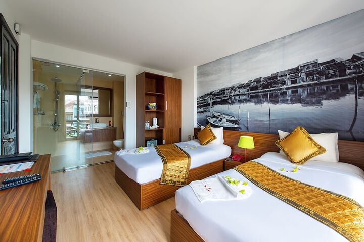 Room 8 of 25