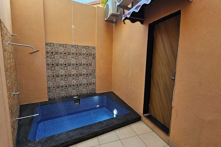 Room 6 of 50
