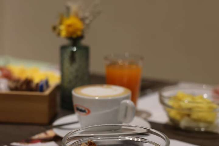Breakfast/Coffee Service 33 of 40