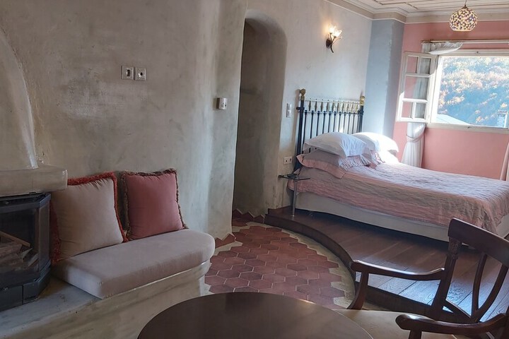 Room 44 of 446