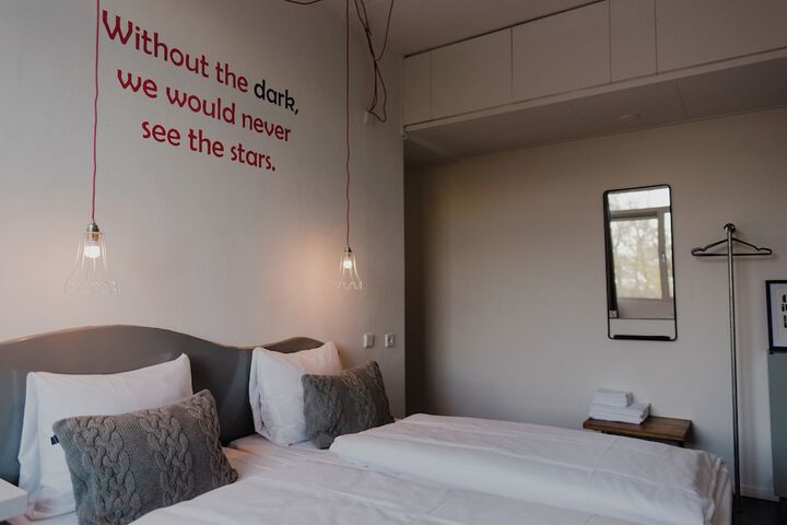 Room 3 of 65