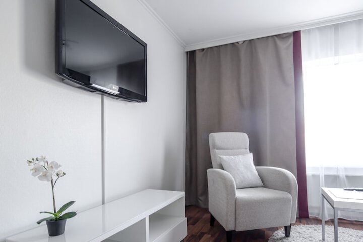 Room 10 of 35