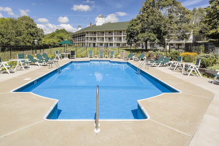 Pools & Facilities