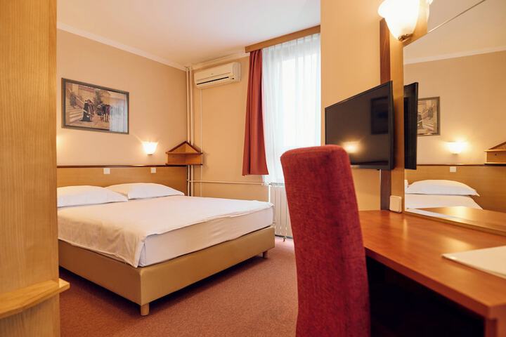 Room 25 of 62