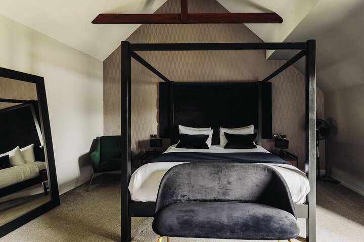 Room 28 of 105