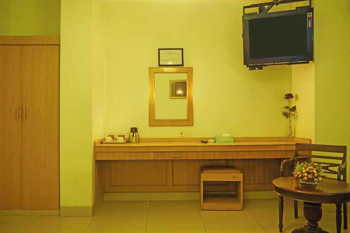 Room 10 of 34