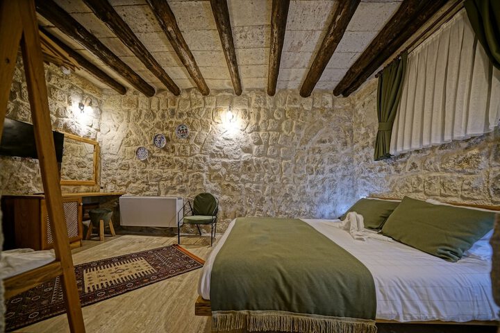 Room 7 of 90