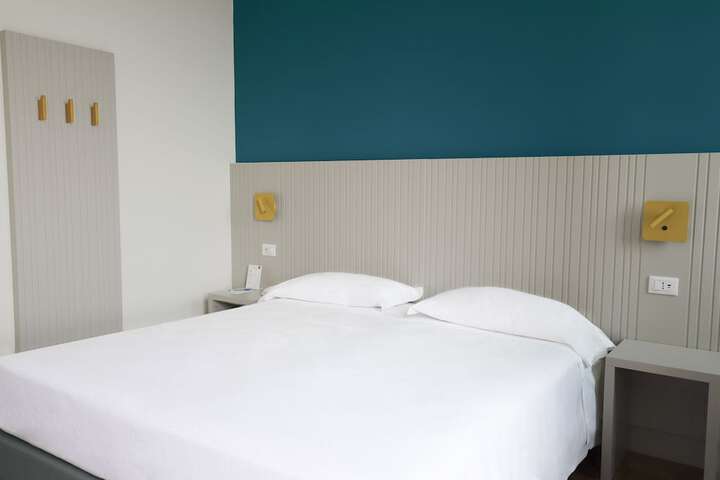 Room 5 of 44