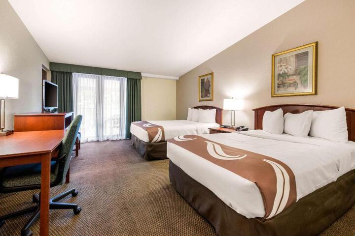 2 Double Beds Accessible (10 of 15)