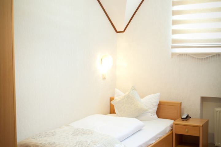 Room 5 of 43