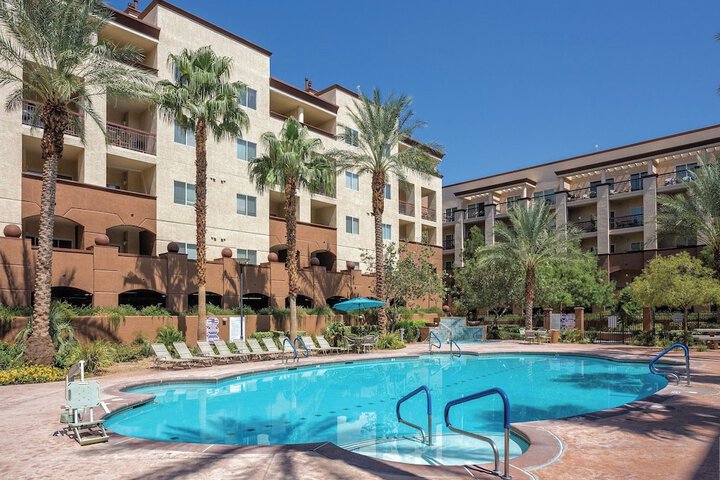 Swimming pool at Las Vegas Condos