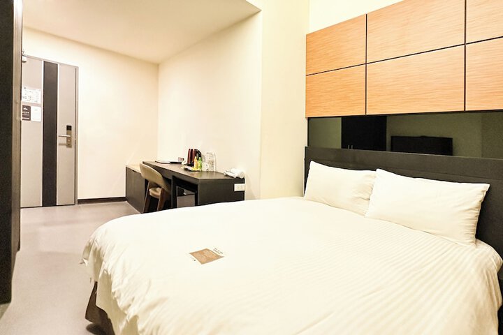 Room 33 of 65
