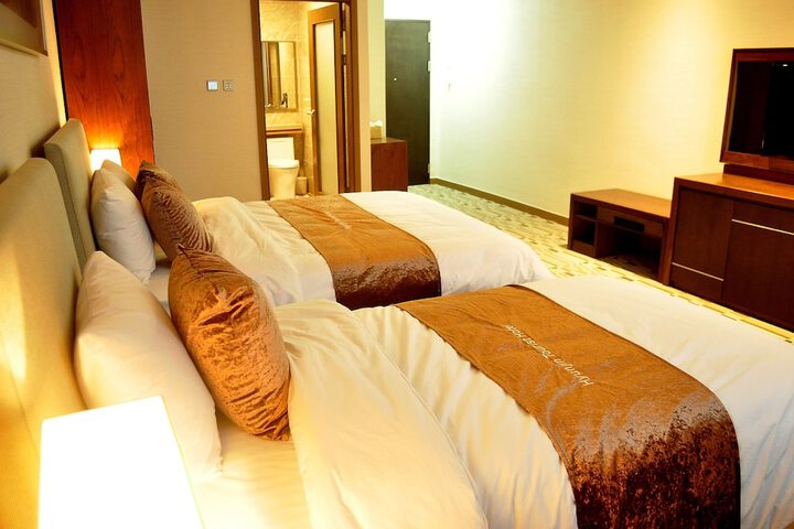 Room 10 of 83