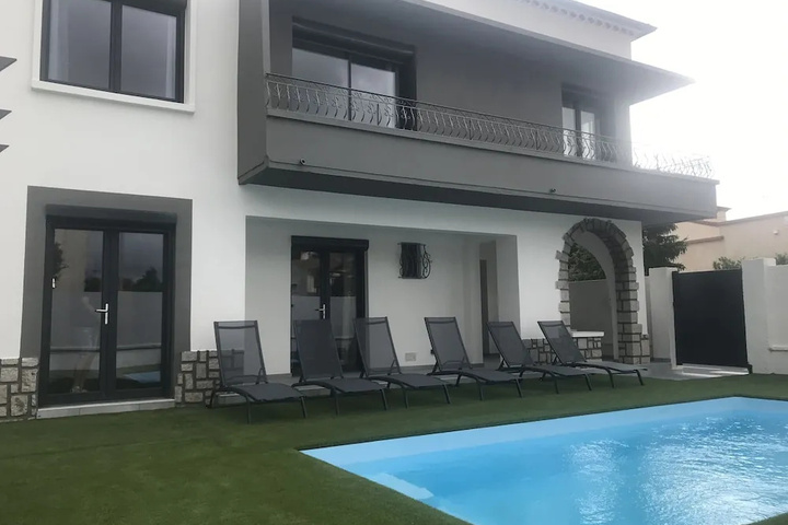 Pool 15 of 28
