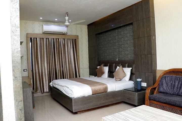 Room 3 of 20