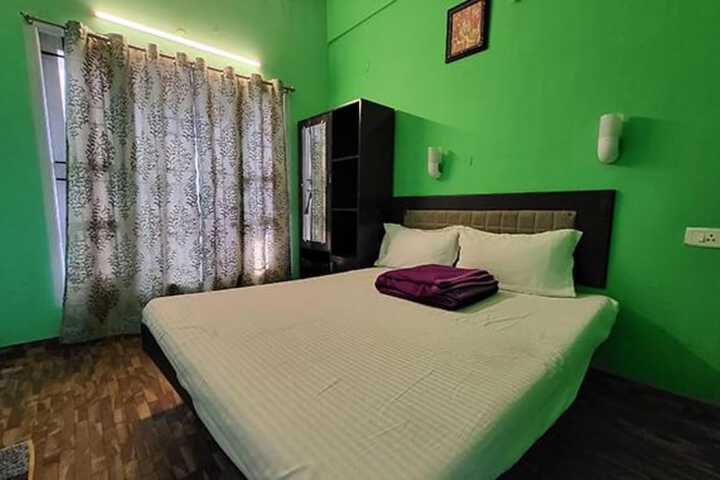 Room 6 of 16